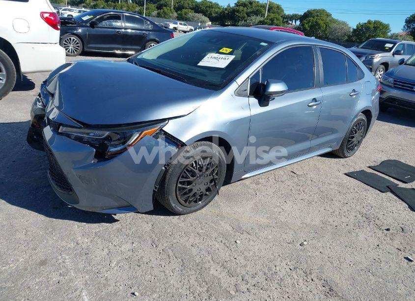 Photo 2 of 2022 Toyota Corolla LE (VIN 5YFEPMAE9NP365812)