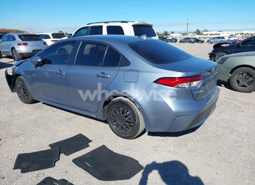 Photo 3 of 2022 Toyota Corolla LE (VIN 5YFEPMAE9NP365812)