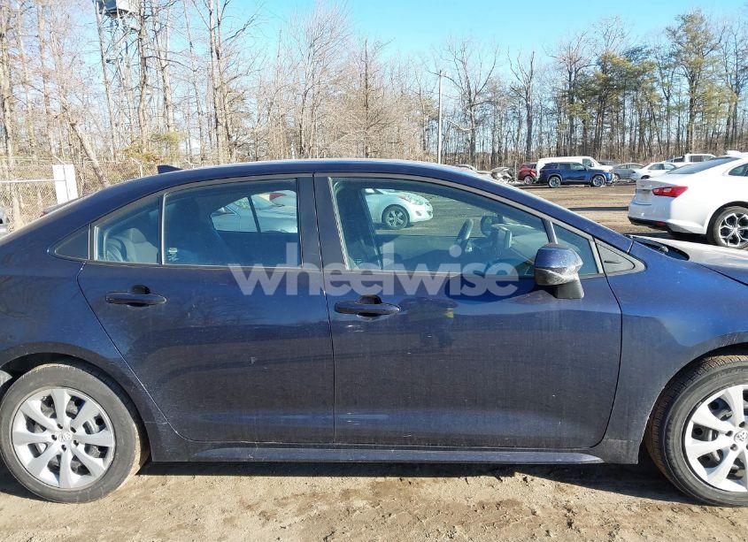 Photo 13 of 2022 Toyota Corolla LE (VIN 5YFEPMAE9NP377099)