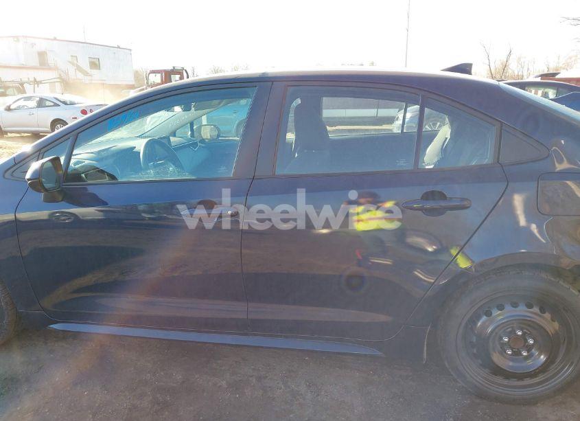 Photo 14 of 2022 Toyota Corolla LE (VIN 5YFEPMAE9NP377099)