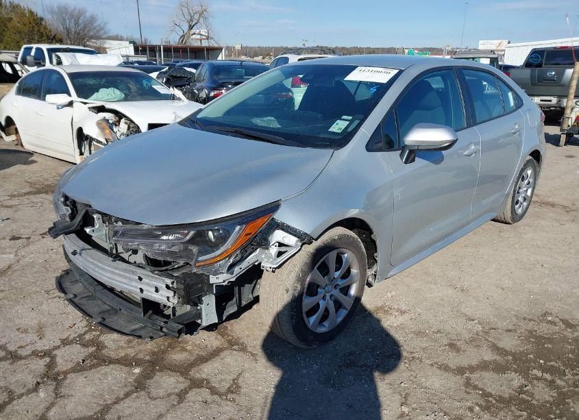 Photo 2 of 2022 Toyota Corolla (VIN 5YFEPMAE9NP379256)