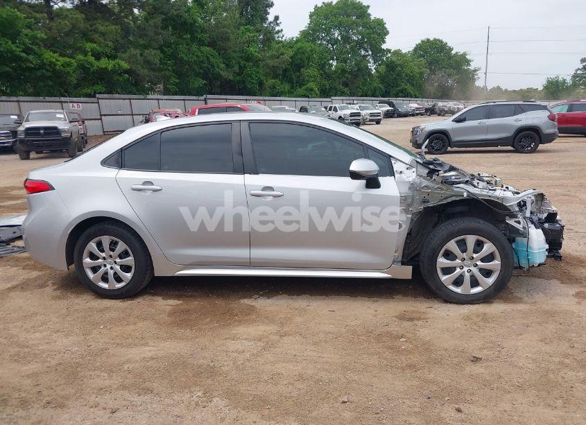 Photo 14 of 2022 Toyota Corolla LE (VIN 5YFEPMAE9NP382593)