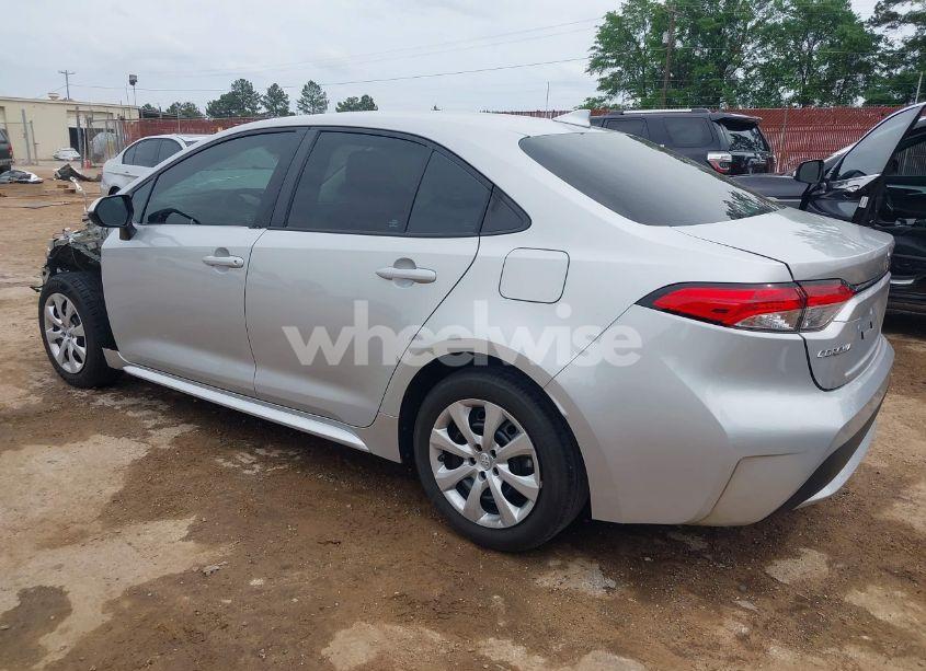 Photo 3 of 2022 Toyota Corolla LE (VIN 5YFEPMAE9NP382593)