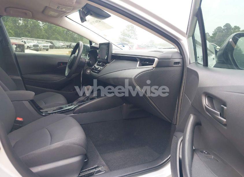 Photo 5 of 2022 Toyota Corolla LE (VIN 5YFEPMAE9NP382593)