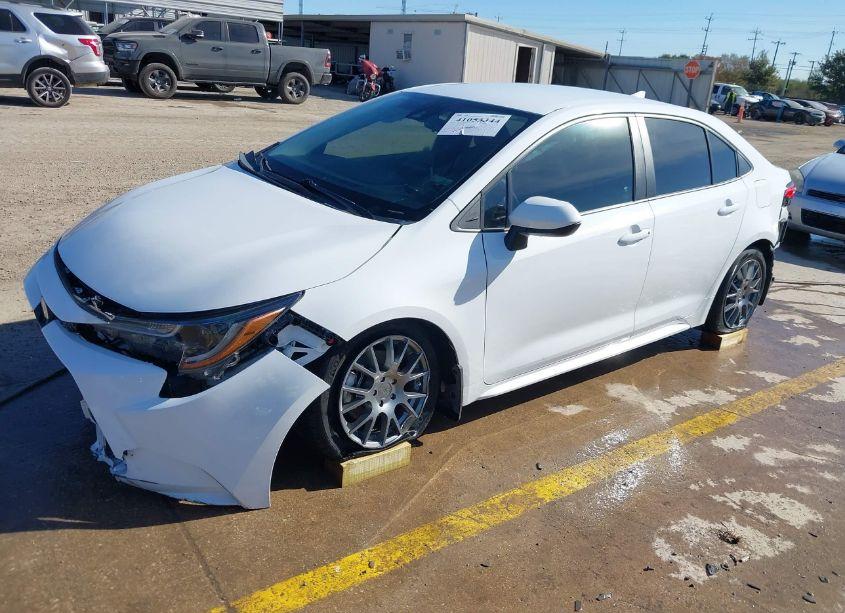 Photo 2 of 2021 Toyota Corolla LE (VIN 5YFEPMAEXMP153452)