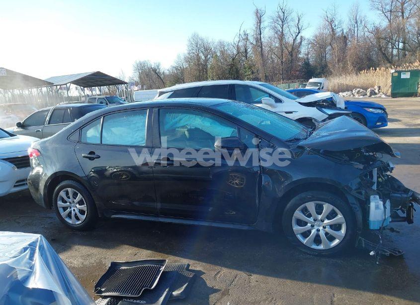 Photo 13 of 2021 Toyota Corolla LE (VIN 5YFEPMAEXMP160398)