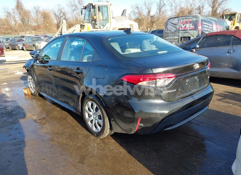 Photo 3 of 2021 Toyota Corolla LE (VIN 5YFEPMAEXMP160398)