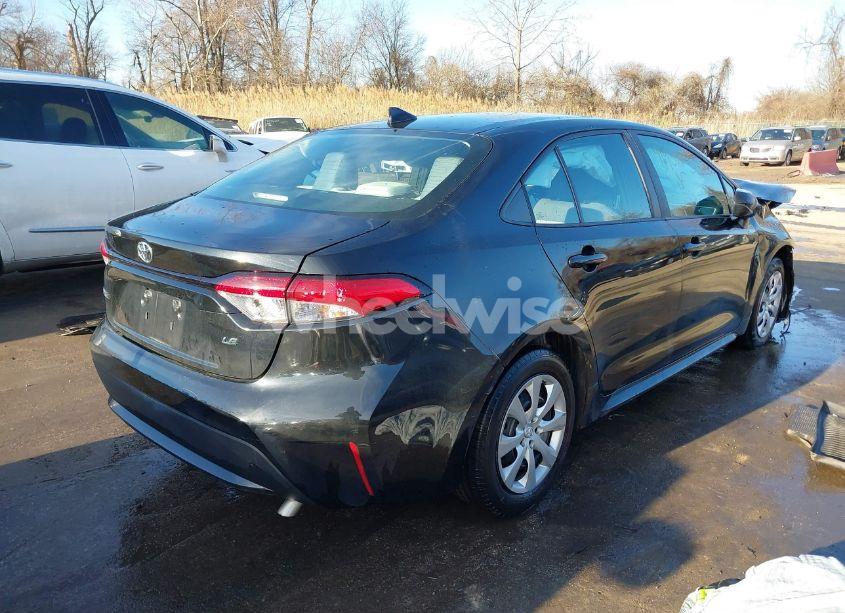 Photo 4 of 2021 Toyota Corolla LE (VIN 5YFEPMAEXMP160398)