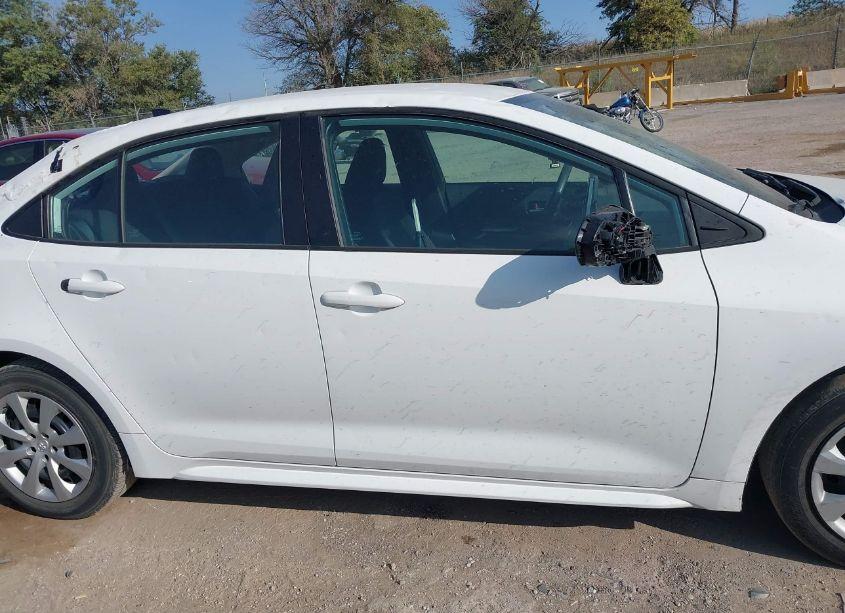 Photo 13 of 2021 Toyota Corolla LE (VIN 5YFEPMAEXMP167917)