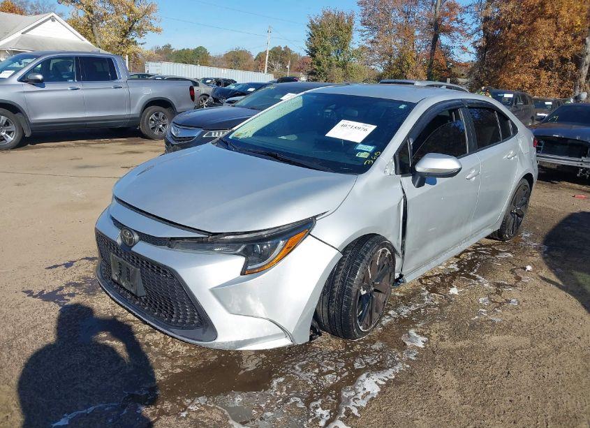 Photo 2 of 2021 Toyota Corolla LE (VIN 5YFEPMAEXMP170493)