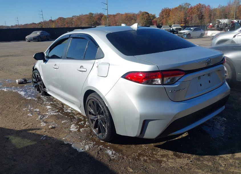 Photo 3 of 2021 Toyota Corolla LE (VIN 5YFEPMAEXMP170493)