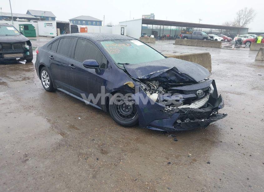 2021 Toyota Corolla LE (VIN 5YFEPMAEXMP180652) main photo
