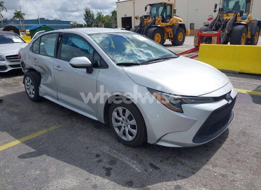 2021 Toyota Corolla LE (VIN 5YFEPMAEXMP184345) main photo