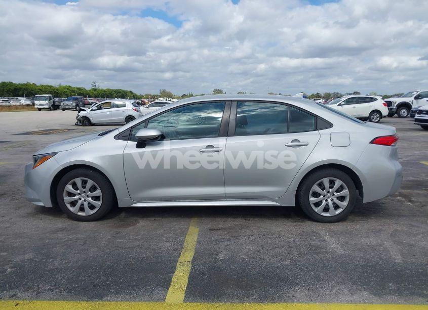 Photo 15 of 2021 Toyota Corolla LE (VIN 5YFEPMAEXMP184345)