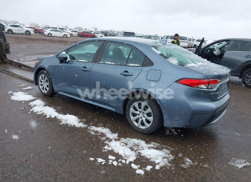 Photo 3 of 2021 Toyota Corolla LE (VIN 5YFEPMAEXMP187567)