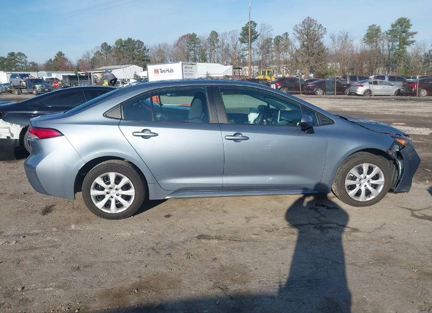 Photo 13 of 2021 Toyota Corolla LE (VIN 5YFEPMAEXMP191103)