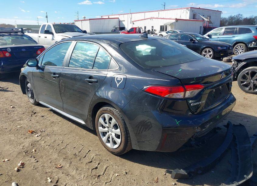 Photo 3 of 2021 Toyota Corolla LE (VIN 5YFEPMAEXMP224830)