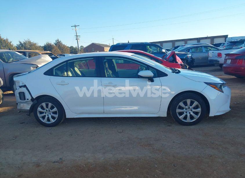 Photo 13 of 2021 Toyota Corolla LE (VIN 5YFEPMAEXMP262350)