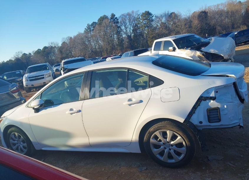 Photo 14 of 2021 Toyota Corolla LE (VIN 5YFEPMAEXMP262350)