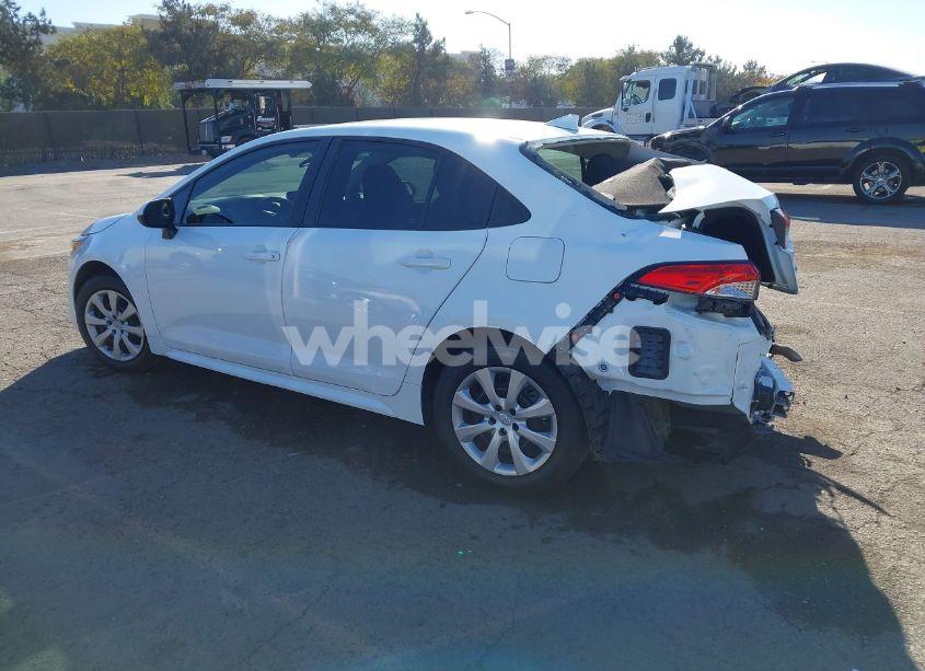 Photo 3 of 2022 Toyota Corolla LE (VIN 5YFEPMAEXNP278176)