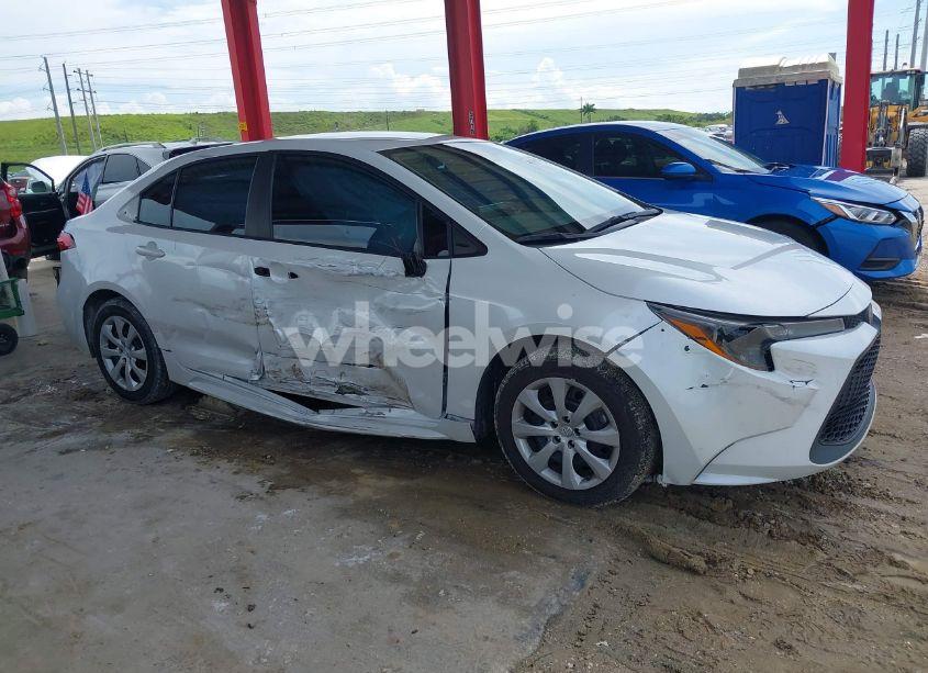 Photo 13 of 2022 Toyota Corolla LE (VIN 5YFEPMAEXNP286701)