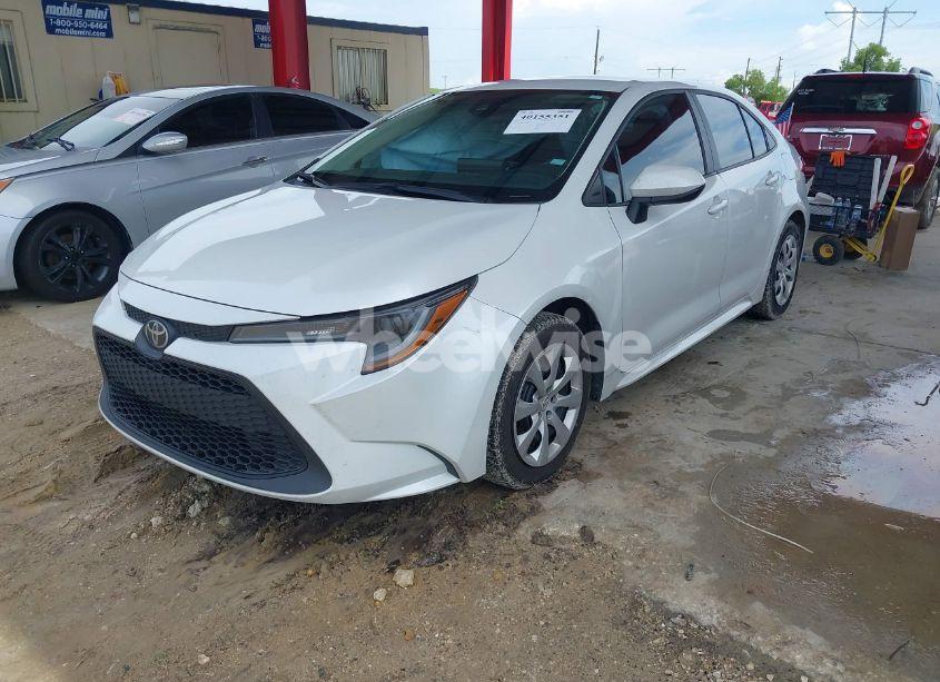 Photo 2 of 2022 Toyota Corolla LE (VIN 5YFEPMAEXNP286701)