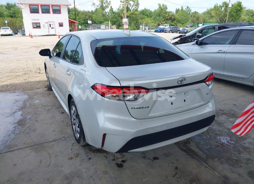 Photo 3 of 2022 Toyota Corolla LE (VIN 5YFEPMAEXNP286701)