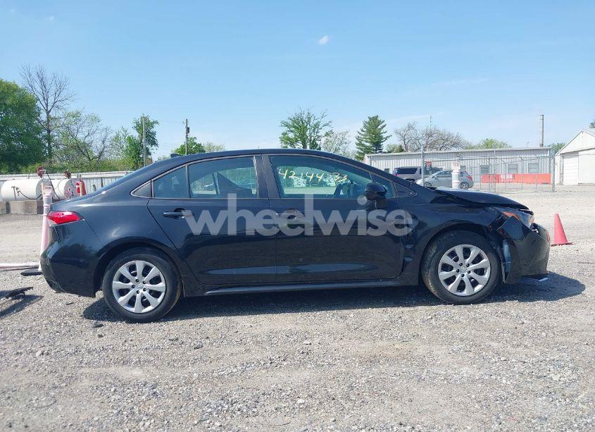 Photo 14 of 2022 Toyota Corolla LE (VIN 5YFEPMAEXNP298668)