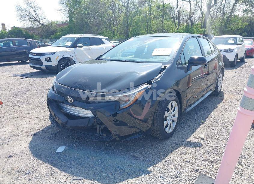 Photo 2 of 2022 Toyota Corolla LE (VIN 5YFEPMAEXNP298668)