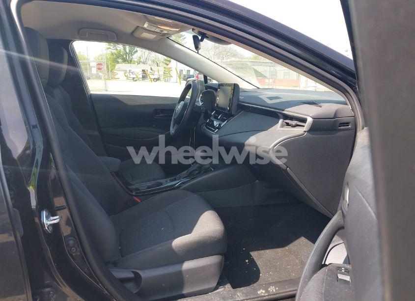 Photo 5 of 2022 Toyota Corolla LE (VIN 5YFEPMAEXNP298668)