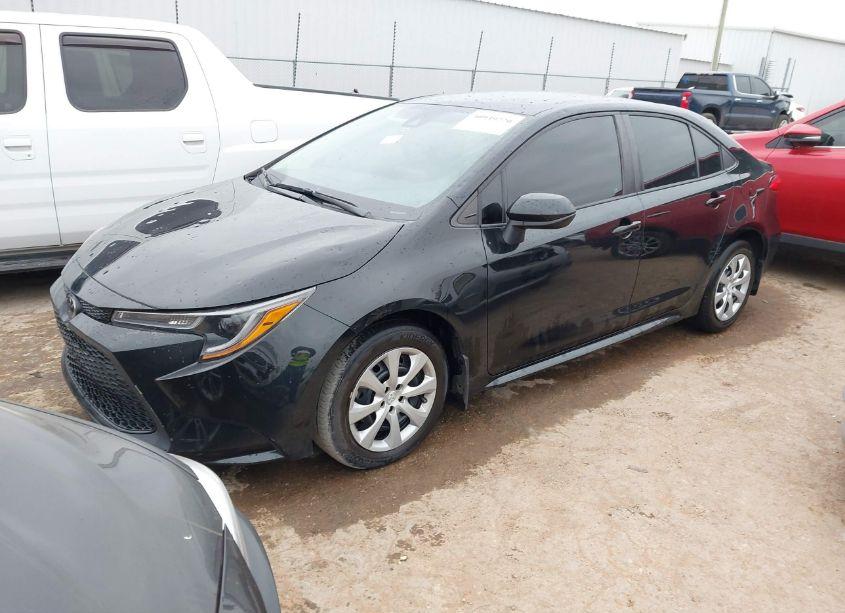 Photo 2 of 2022 Toyota Corolla LE (VIN 5YFEPMAEXNP302363)