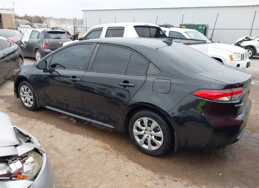 Photo 3 of 2022 Toyota Corolla LE (VIN 5YFEPMAEXNP302363)