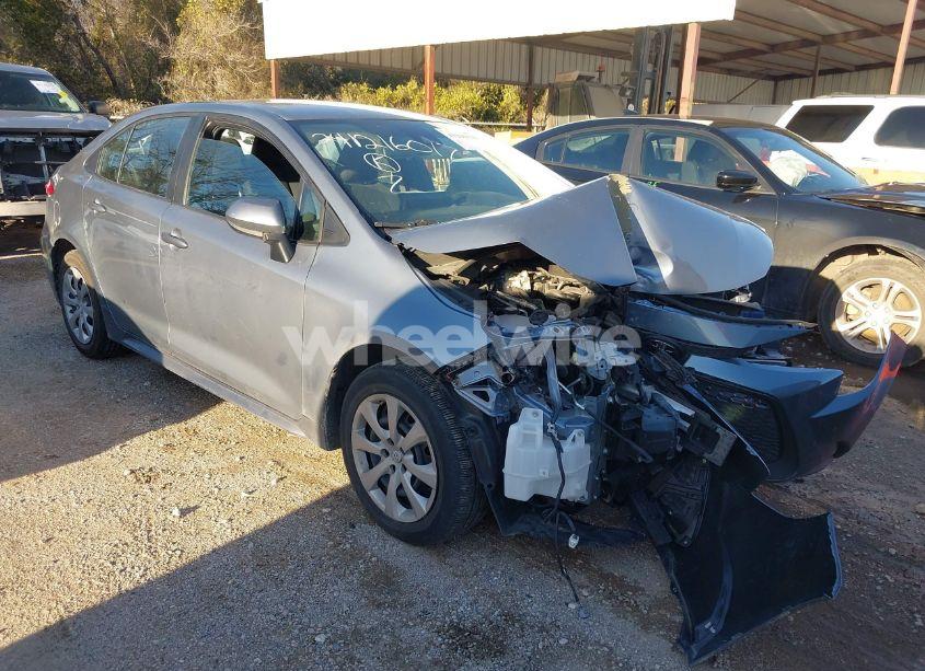 2022 Toyota Corolla LE (VIN 5YFEPMAEXNP313363) main photo