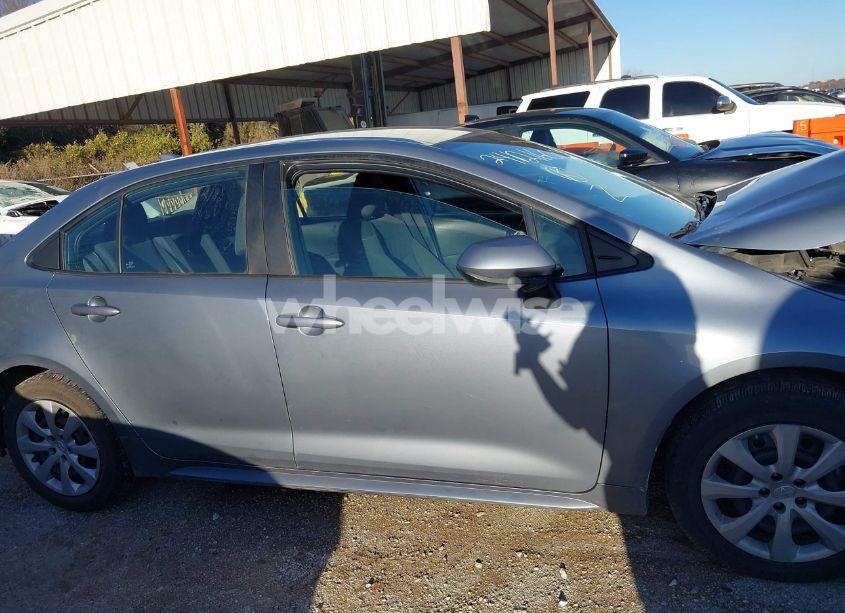 Photo 13 of 2022 Toyota Corolla LE (VIN 5YFEPMAEXNP313363)