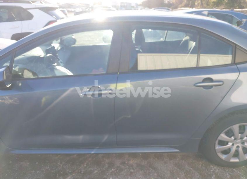 Photo 14 of 2022 Toyota Corolla LE (VIN 5YFEPMAEXNP313363)