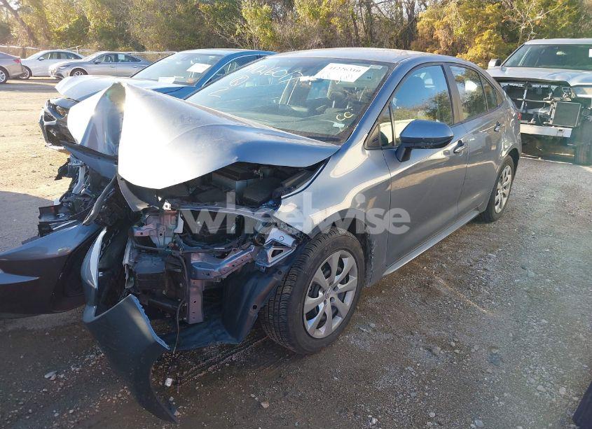 Photo 2 of 2022 Toyota Corolla LE (VIN 5YFEPMAEXNP313363)