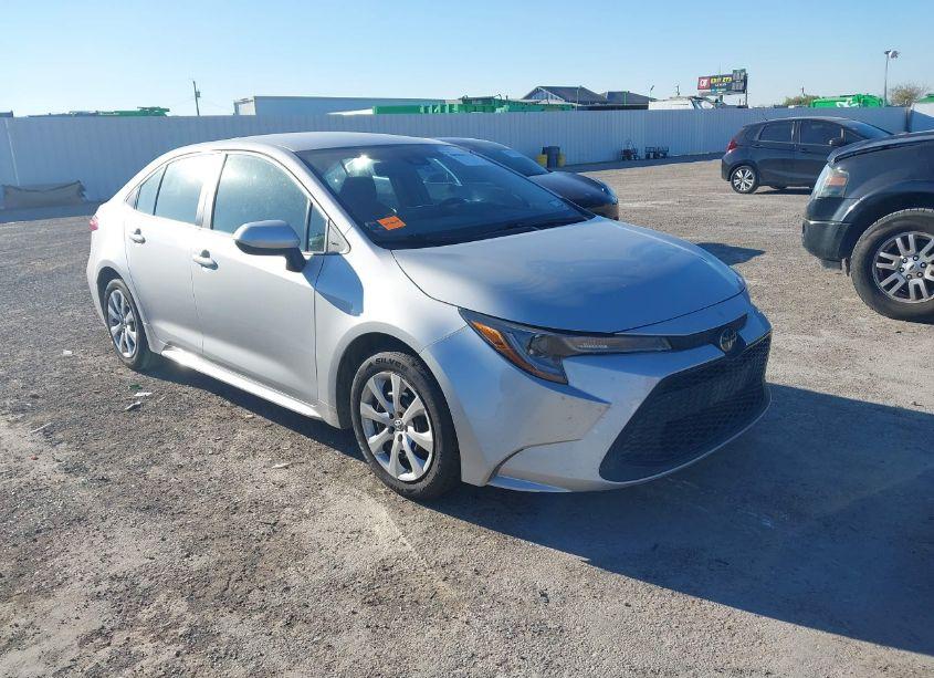 2022 Toyota Corolla LE (VIN 5YFEPMAEXNP321107) main photo