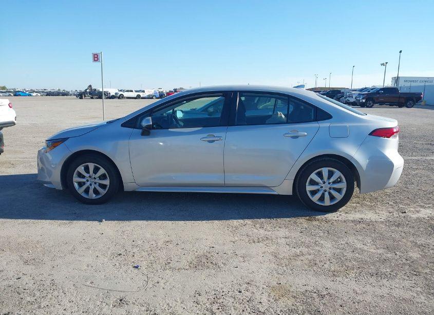 Photo 14 of 2022 Toyota Corolla LE (VIN 5YFEPMAEXNP321107)