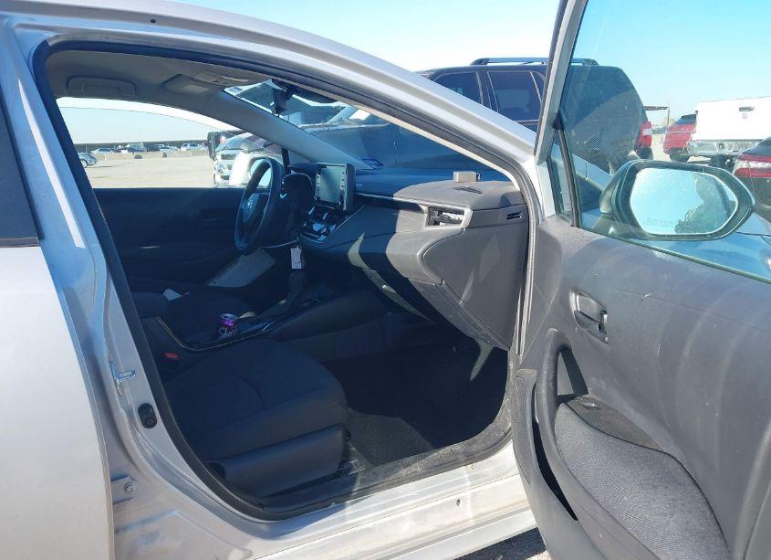 Photo 5 of 2022 Toyota Corolla LE (VIN 5YFEPMAEXNP321107)