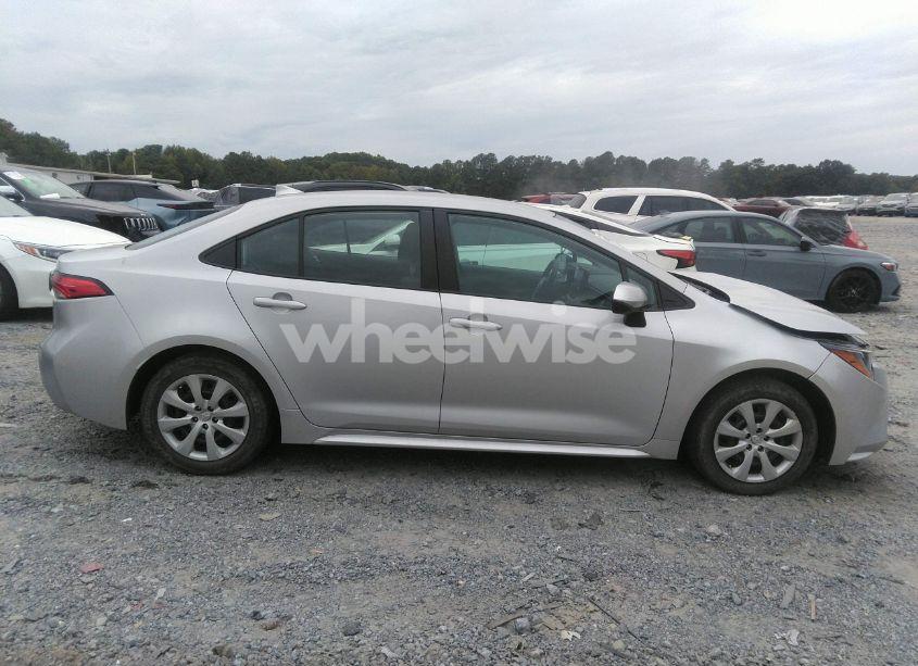 Photo 13 of 2022 Toyota Corolla LE (VIN 5YFEPMAEXNP326873)