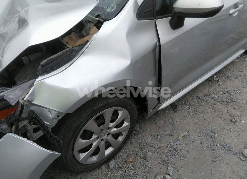 Photo 19 of 2022 Toyota Corolla LE (VIN 5YFEPMAEXNP326873)