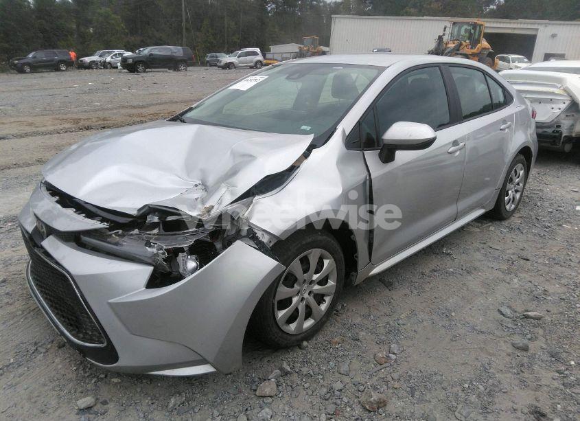Photo 2 of 2022 Toyota Corolla LE (VIN 5YFEPMAEXNP326873)