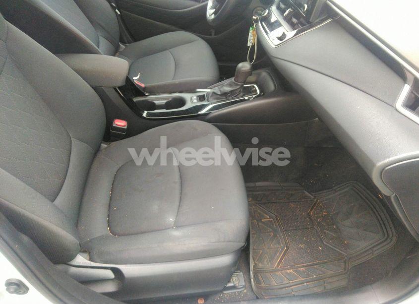 Photo 5 of 2022 Toyota Corolla LE (VIN 5YFEPMAEXNP326873)