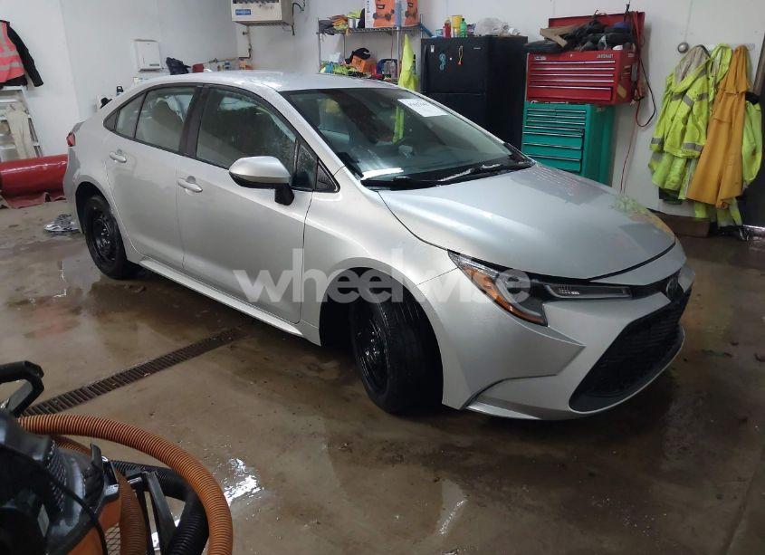 2022 Toyota Corolla LE (VIN 5YFEPMAEXNP337114) main photo