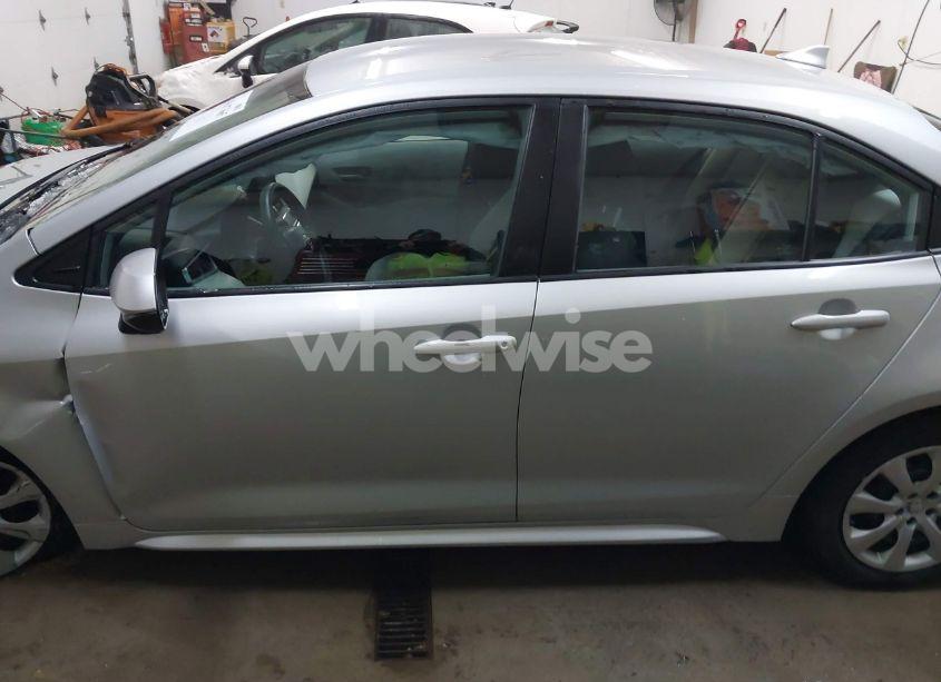 Photo 15 of 2022 Toyota Corolla LE (VIN 5YFEPMAEXNP337114)