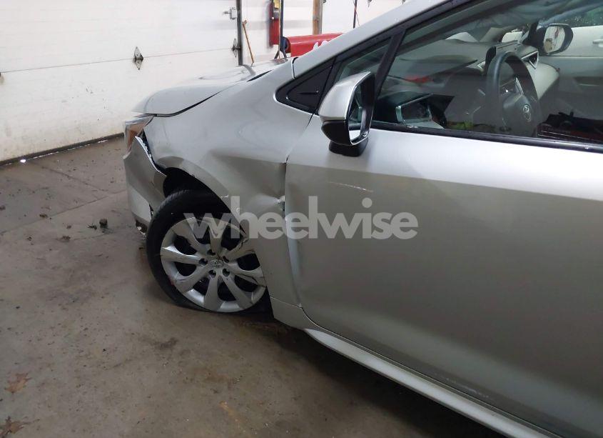 Photo 18 of 2022 Toyota Corolla LE (VIN 5YFEPMAEXNP337114)