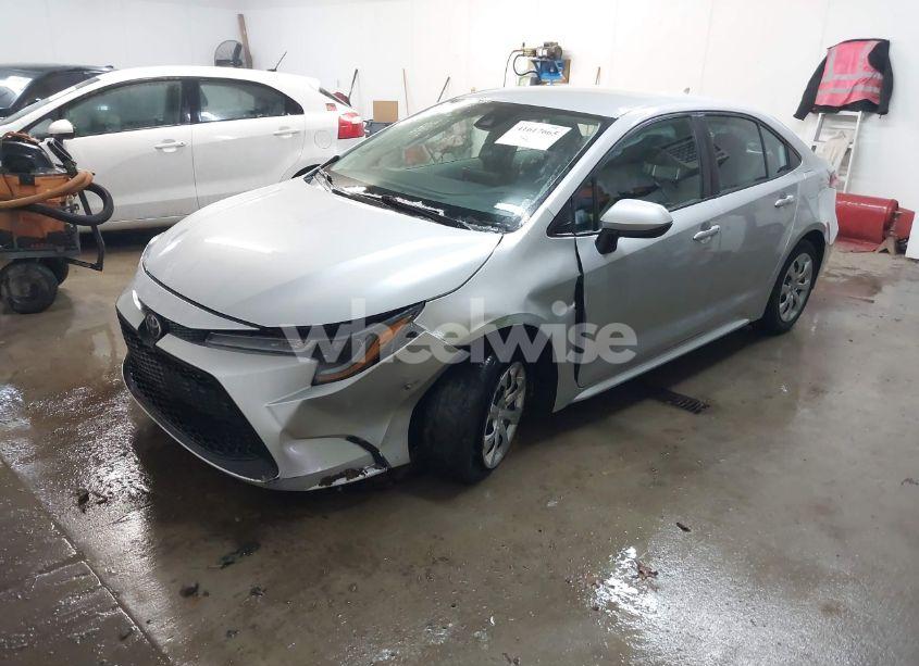 Photo 2 of 2022 Toyota Corolla LE (VIN 5YFEPMAEXNP337114)
