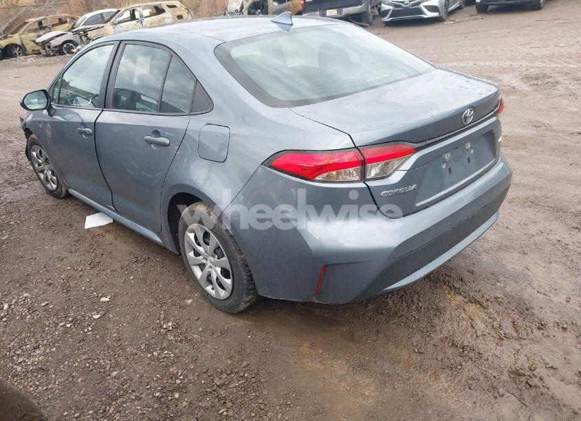 Photo 3 of 2022 Toyota Corolla LE (VIN 5YFEPMAEXNP341017)