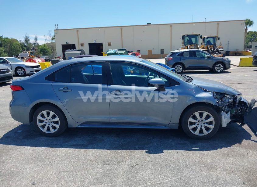 Photo 13 of 2022 Toyota Corolla LE (VIN 5YFEPMAEXNP342314)