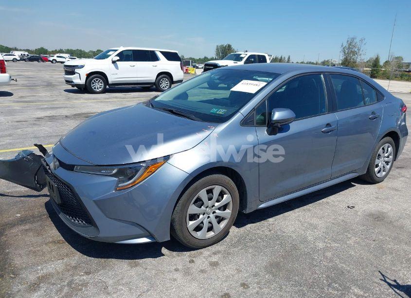 Photo 2 of 2022 Toyota Corolla LE (VIN 5YFEPMAEXNP342314)
